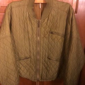 EUC, wore a couple of times, Quilted puffed, short